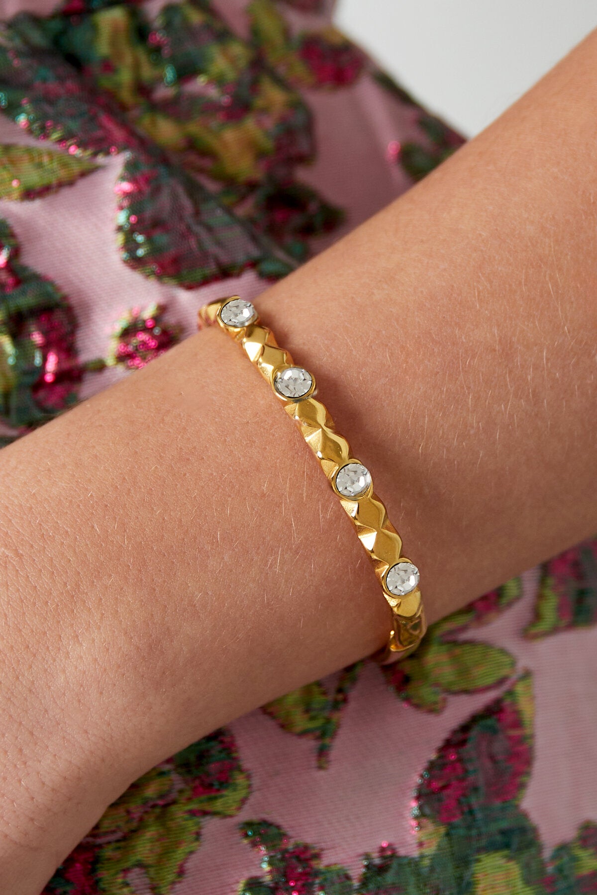 Relief Strass Bangle