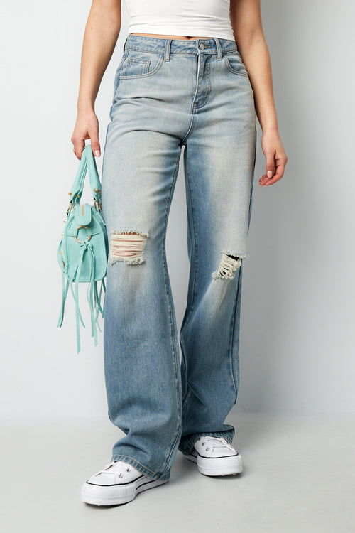 Straight Leg Jeans met Ripped Details