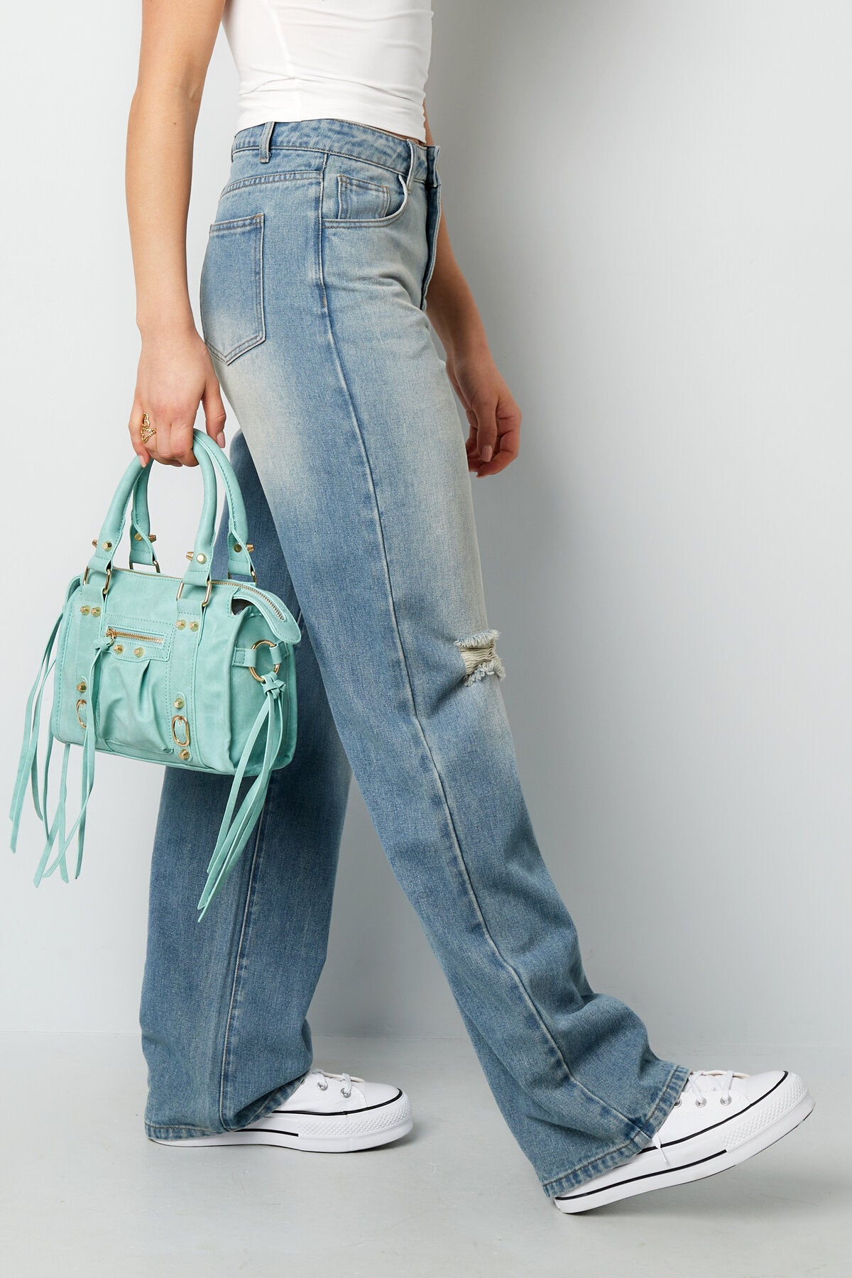 Straight Leg Jeans met Ripped Details