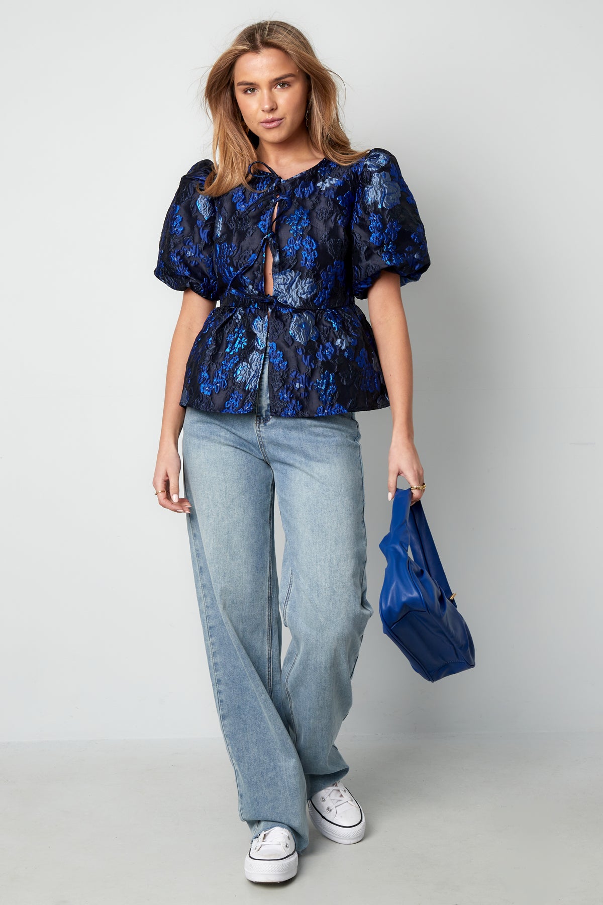 Top met Bloemenprint en Strikdetail