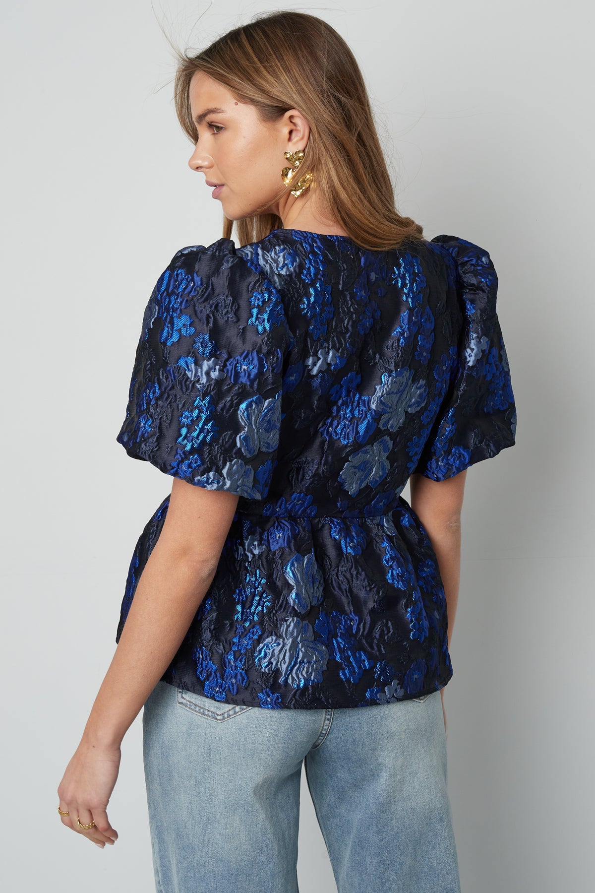 Top met Bloemenprint en Strikdetail