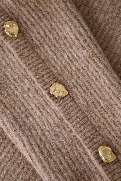 Gebreide Trui met Schildkraag en Knopdetail