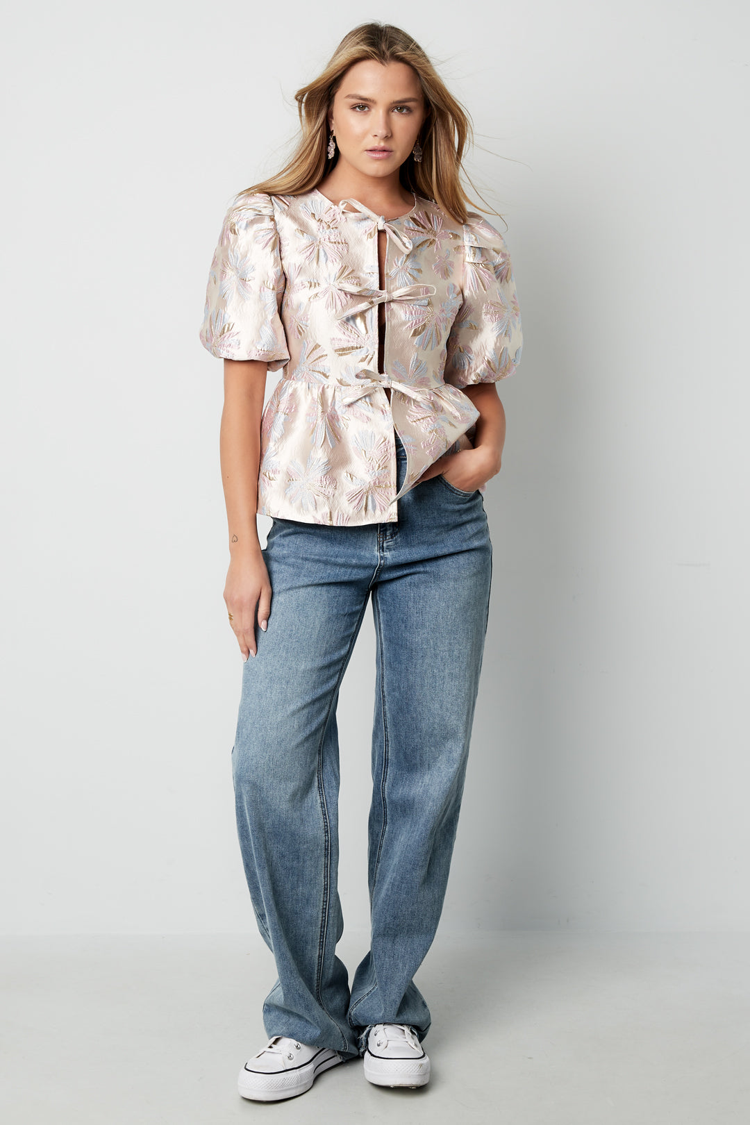 Top met Bloemenprint en Strikdetail