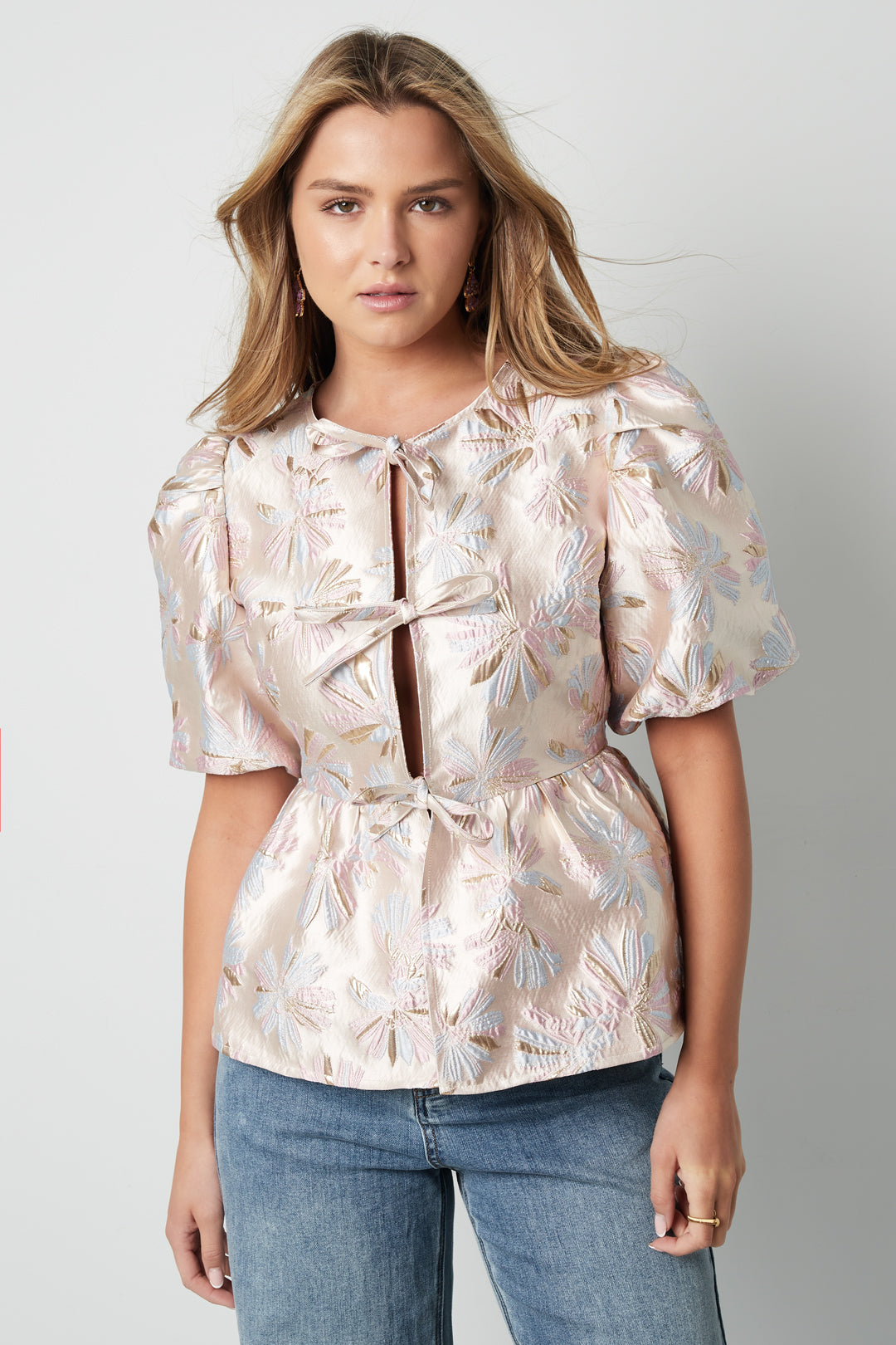 Top met Bloemenprint en Strikdetail