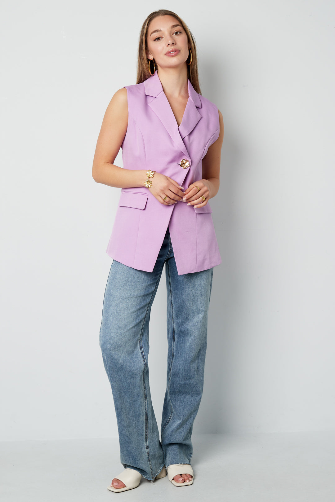 Mouwloze Blazer met Gouden Knoop