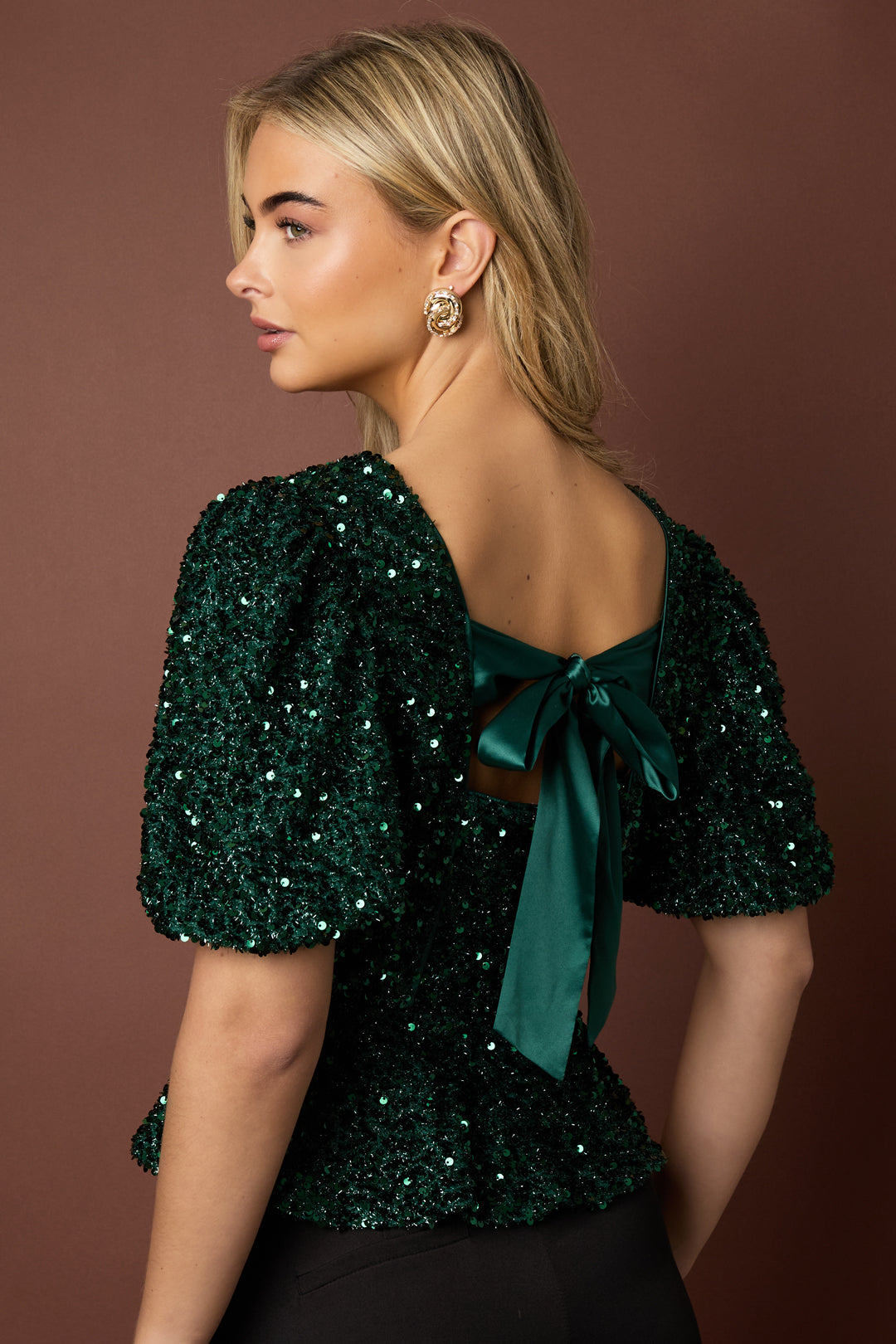 Top met Pailletten en Strikdetail