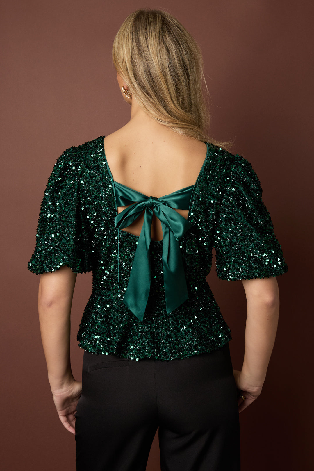Top met Pailletten en Strikdetail
